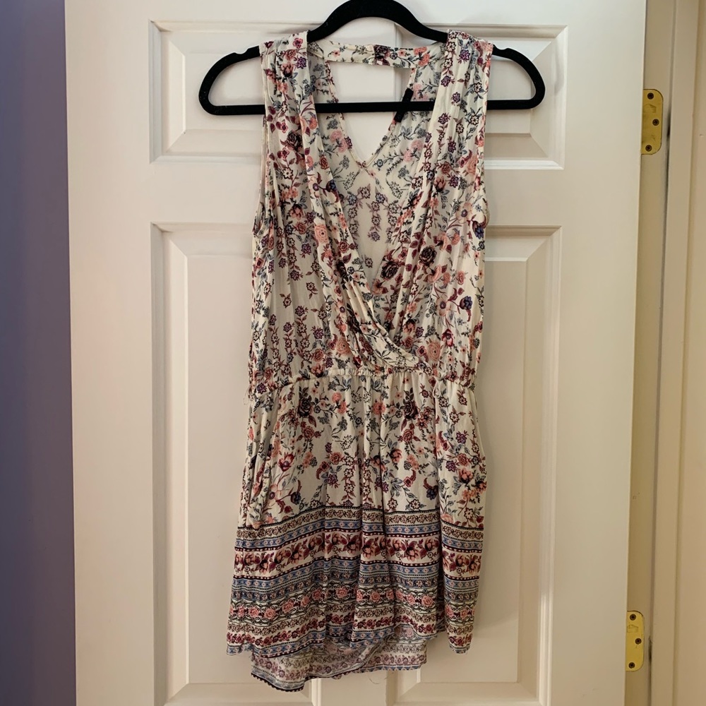 Floral Romper - Picture 2 of 5
